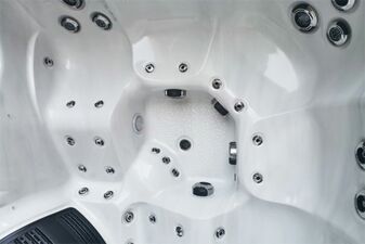 Hot Tub Kenya- 5 Person, 3 Seats, 2 Lounger - Hot tubs Portugal Algarve Online Shopping Site