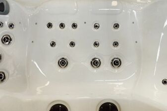 Hot Tub Maximus- 8 Person, 7 Seats, 1 Lounger - Hot tubs Portugal Algarve Online Shopping Site