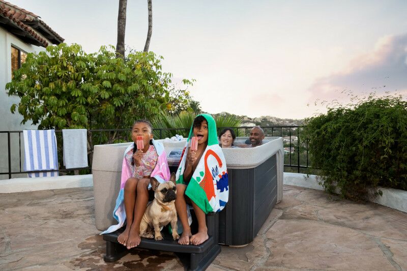 Lifestyle Images, Azure, Azure Premier, Family, Kids with Icecream